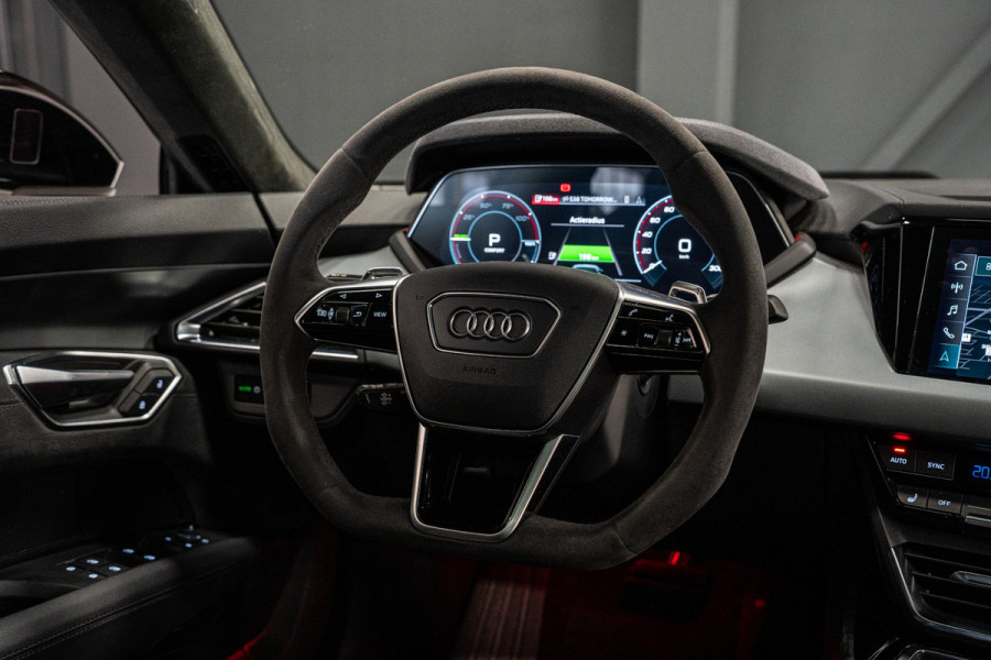 Audi e-tron GT GT 93 kWh *Luchtvering / BTW / Panorama / Warmtepomp / Surround-view / Keyless* Audi e-tron GT GT 93 kWh *Luchtvering / BTW / Panorama / Warmtepomp / Surround-view / Keyless*