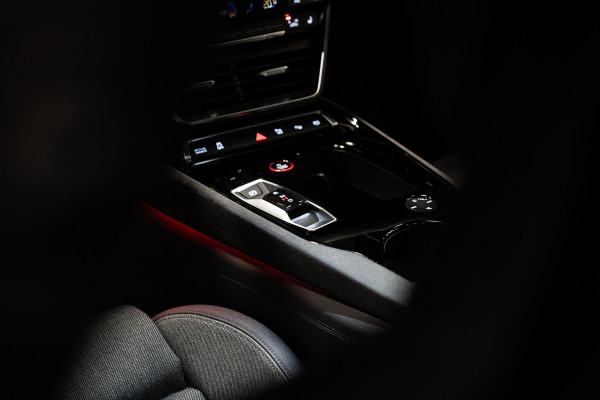 Audi e-tron GT GT 93 kWh *Luchtvering / BTW / Panorama / Warmtepomp / Surround-view / Keyless* Audi e-tron GT GT 93 kWh *Luchtvering / BTW / Panorama / Warmtepomp / Surround-view / Keyless*