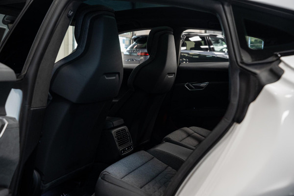 Audi e-tron GT GT 93 kWh *Luchtvering / BTW / Panorama / Warmtepomp / Surround-view / Keyless* Audi e-tron GT GT 93 kWh *Luchtvering / BTW / Panorama / Warmtepomp / Surround-view / Keyless*