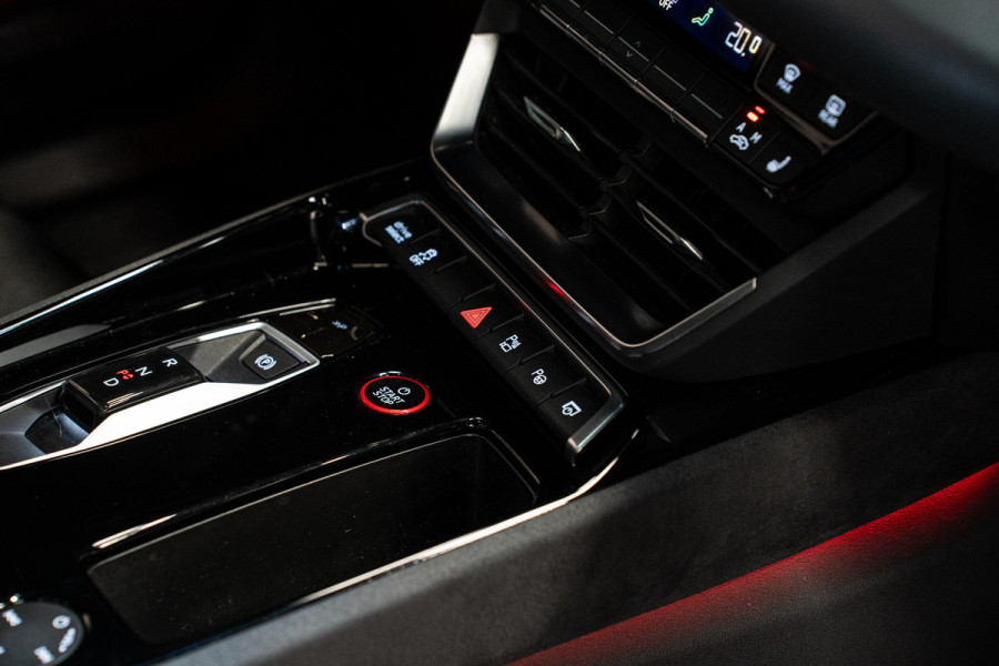 Audi e-tron GT GT 93 kWh *Luchtvering / BTW / Panorama / Warmtepomp / Surround-view / Keyless* Audi e-tron GT GT 93 kWh *Luchtvering / BTW / Panorama / Warmtepomp / Surround-view / Keyless*