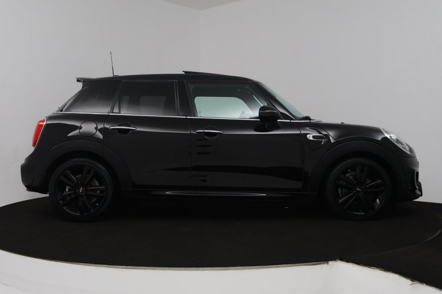 MINI Mini 1.5 Cooper Business Edition (PANORAMADAK, STOELVERWARMING, H&K AUDIO, SFEERVERLICHTING, CARPLAY NAVIGATIE, SENSOREN)