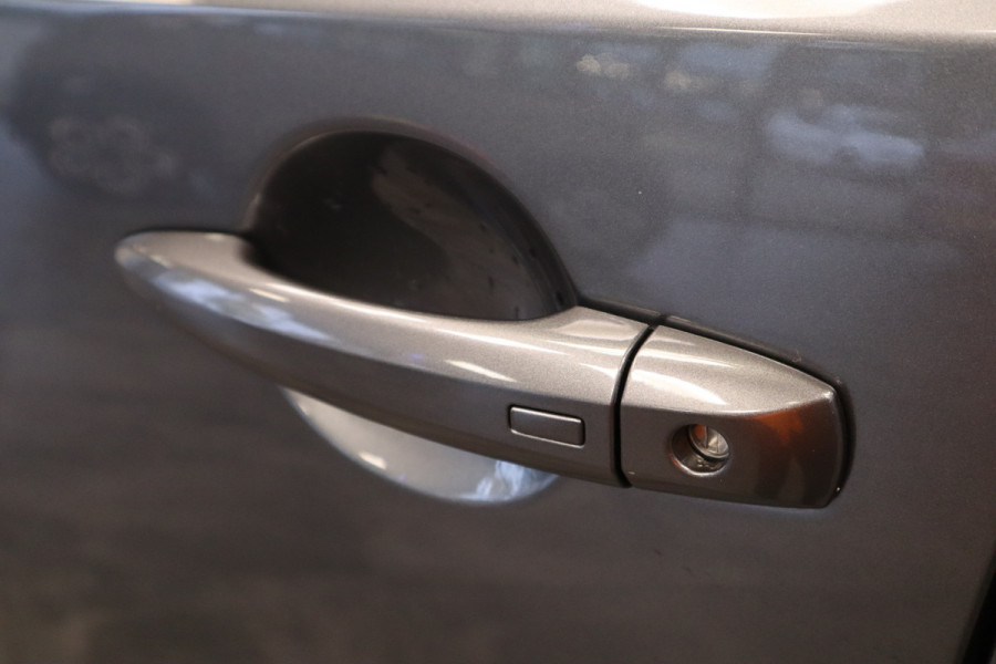 Nissan QASHQAI 1.3 MHEV Xtronic Premiere Edition Panoramadak 18"lmv 1800kg Trekgewicht!