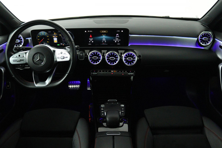 Mercedes-Benz A-Klasse 250 e Business Solution AMG Limited (PANORAMADAK, SFEERVERLICHTING, STOELVERWARMING, ACHTERUITRIJCAMERA)