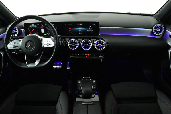 Mercedes-Benz A-Klasse 250 e Business Solution AMG Limited (PANORAMADAK, SFEERVERLICHTING, STOELVERWARMING, ACHTERUITRIJCAMERA)