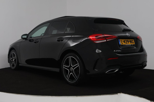 Mercedes-Benz A-Klasse 250 e Business Solution AMG Limited (PANORAMADAK, SFEERVERLICHTING, STOELVERWARMING, ACHTERUITRIJCAMERA)