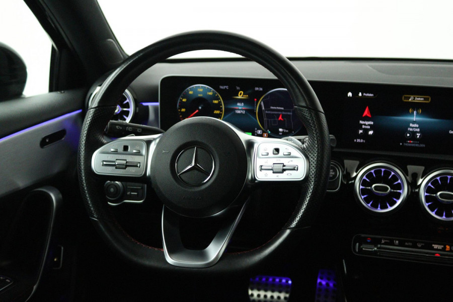 Mercedes-Benz A-Klasse 250 e Business Solution AMG Limited (PANORAMADAK, SFEERVERLICHTING, STOELVERWARMING, ACHTERUITRIJCAMERA)