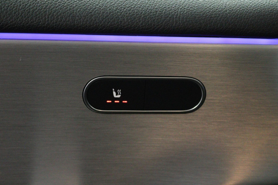 Mercedes-Benz A-Klasse 250 e Business Solution AMG Limited (PANORAMADAK, SFEERVERLICHTING, STOELVERWARMING, ACHTERUITRIJCAMERA)