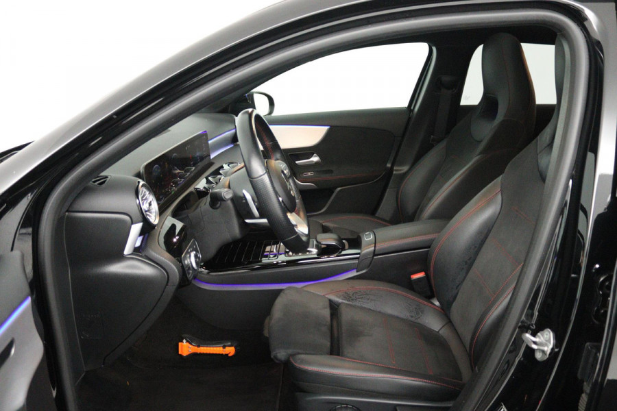 Mercedes-Benz A-Klasse 250 e Business Solution AMG Limited (PANORAMADAK, SFEERVERLICHTING, STOELVERWARMING, ACHTERUITRIJCAMERA)