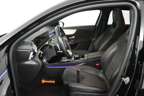 Mercedes-Benz A-Klasse 250 e Business Solution AMG Limited (PANORAMADAK, SFEERVERLICHTING, STOELVERWARMING, ACHTERUITRIJCAMERA)