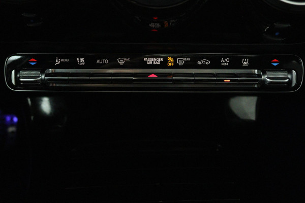 Mercedes-Benz A-Klasse 250 e Business Solution AMG Limited (PANORAMADAK, SFEERVERLICHTING, STOELVERWARMING, ACHTERUITRIJCAMERA)