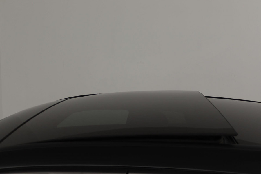 Mercedes-Benz A-Klasse 250 e Business Solution AMG Limited (PANORAMADAK, SFEERVERLICHTING, STOELVERWARMING, ACHTERUITRIJCAMERA)