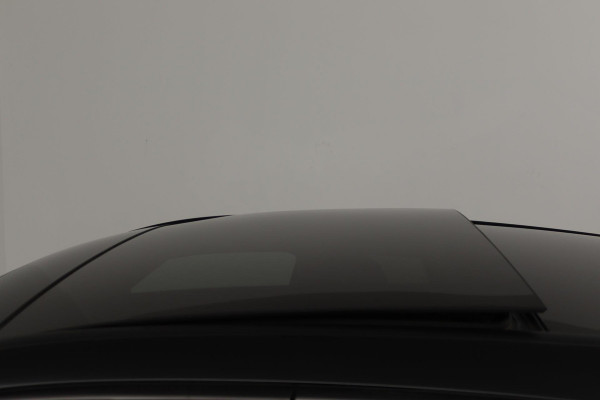 Mercedes-Benz A-Klasse 250 e Business Solution AMG Limited (PANORAMADAK, SFEERVERLICHTING, STOELVERWARMING, ACHTERUITRIJCAMERA)
