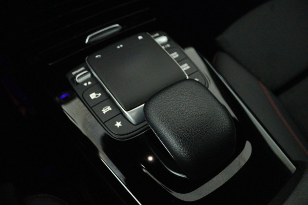 Mercedes-Benz A-Klasse 250 e Business Solution AMG Limited (PANORAMADAK, SFEERVERLICHTING, STOELVERWARMING, ACHTERUITRIJCAMERA)