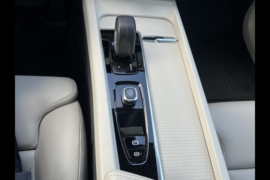 Volvo XC60 2.0 T6 Plug-in hybrid AWD Inscription Expression Mega Vol! 360° Camera | Harman Kardon | Leder | Stoel+Stuurverwarming | Panoramadak | Trekhaak | 12 mnd Bovag Garantie