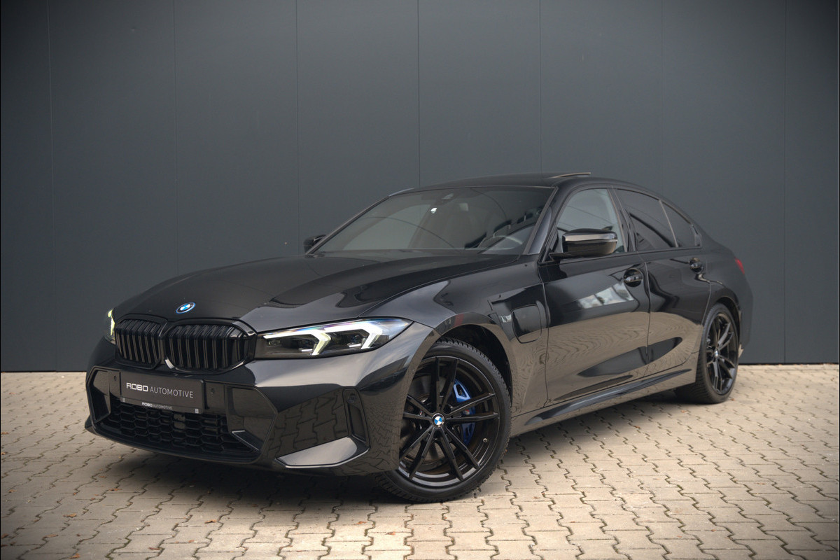 BMW 3-serie 320e High Executive M Sport | Panoramadak | Harman Kardon | Carbon | Camera | Adaptive LED | Stoelverwarming | Stuurverwarming | Apple Carplay | Navigatie | Cruise Control | Memory Seat | Trekhaak | Keyless | Shadowline