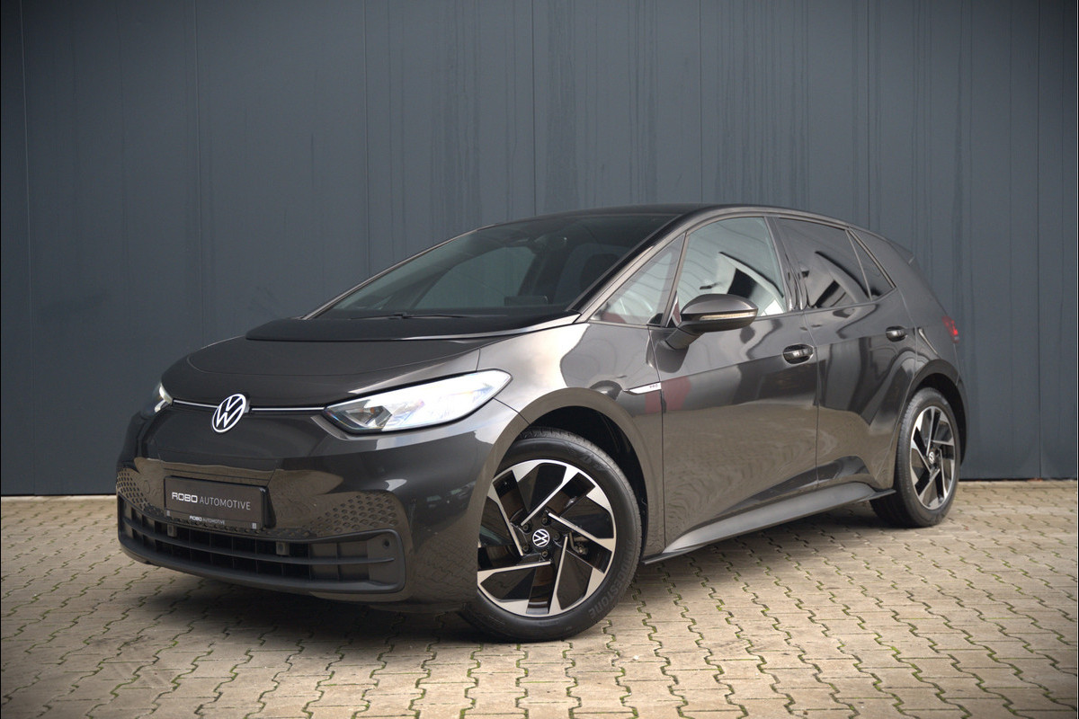 Volkswagen ID.3 Life 58 kWh | Stoelverwarming | Stuurverwarming | Adaptive Cruise Control | Navigatie | Standkachel | Keyless | Parkeersensoren | LED | Apple Carplay | BTW |