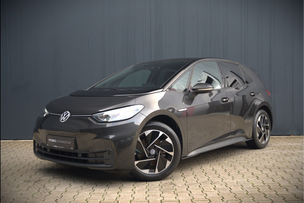 Volkswagen ID.3 Life 58 kWh | Stoelverwarming | Stuurverwarming | Adaptive Cruise Control | Navigatie | Standkachel | Keyless | Parkeersensoren | LED | Apple Carplay | BTW |