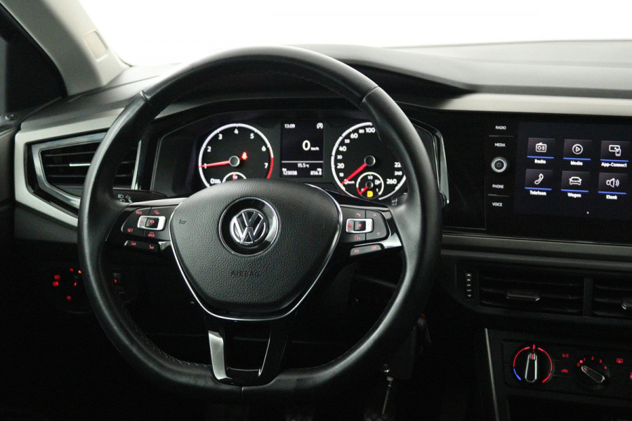 Volkswagen Polo 1.0 TSI Comfortline (CRUISE CONTROL ADAPTIEF, NAVIGATIE CARPLAY, BLUETOOTH) Volkswagen Polo 1.0 TSI Comfortline (CRUISE CONTROL ADAPTIEF, NAVIGATIE CARPLAY, BLUETOOTH)