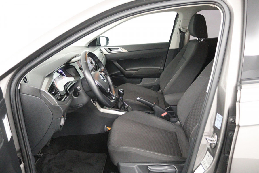 Volkswagen Polo 1.0 TSI Comfortline (CRUISE CONTROL ADAPTIEF, NAVIGATIE CARPLAY, BLUETOOTH) Volkswagen Polo 1.0 TSI Comfortline (CRUISE CONTROL ADAPTIEF, NAVIGATIE CARPLAY, BLUETOOTH)