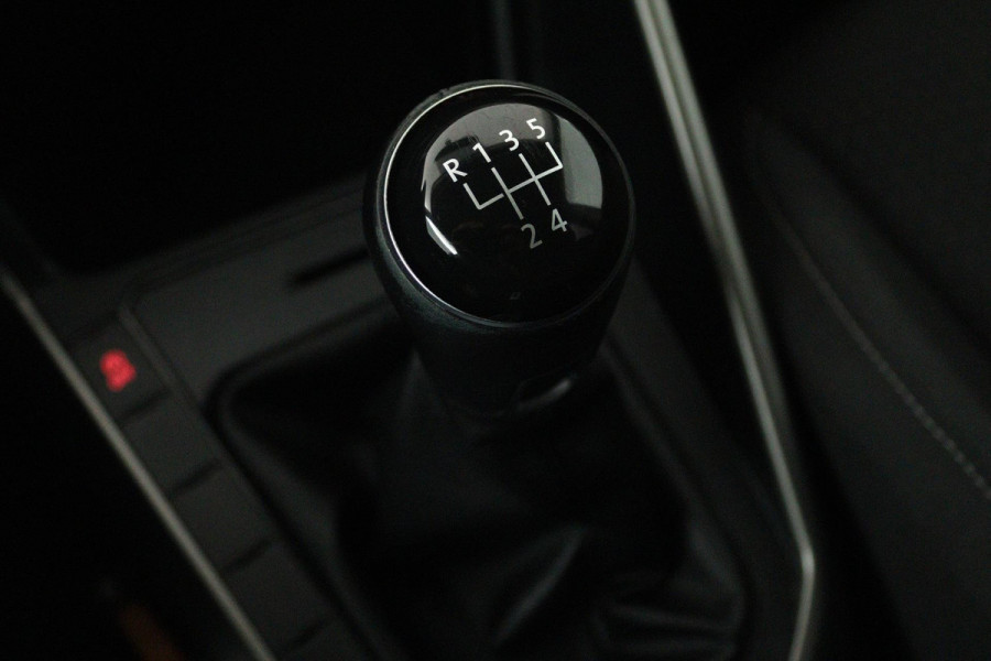 Volkswagen Polo 1.0 TSI Comfortline (CRUISE CONTROL ADAPTIEF, NAVIGATIE CARPLAY, BLUETOOTH) Volkswagen Polo 1.0 TSI Comfortline (CRUISE CONTROL ADAPTIEF, NAVIGATIE CARPLAY, BLUETOOTH)