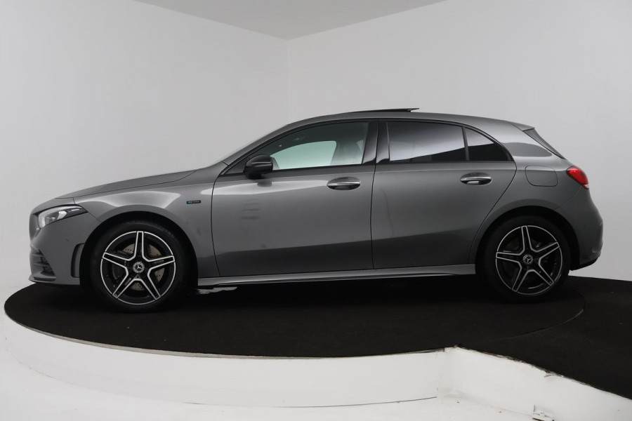 Mercedes-Benz A-Klasse 250 e Business Solution AMG Limited (PANORAMADAK, STOELVERWARMING, SFEERVERLICHTING, ELEKTR STOELEN)