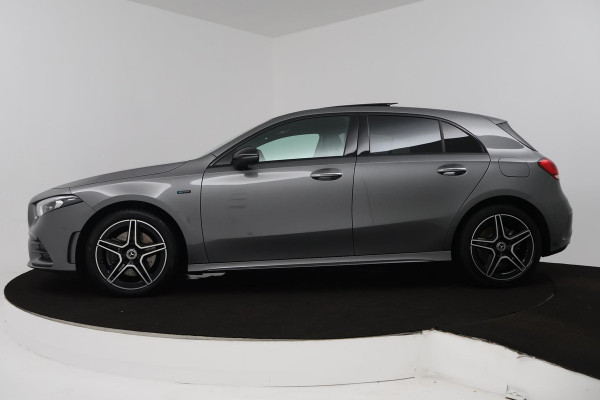 Mercedes-Benz A-Klasse 250 e Business Solution AMG Limited (PANORAMADAK, STOELVERWARMING, SFEERVERLICHTING, ELEKTR STOELEN)