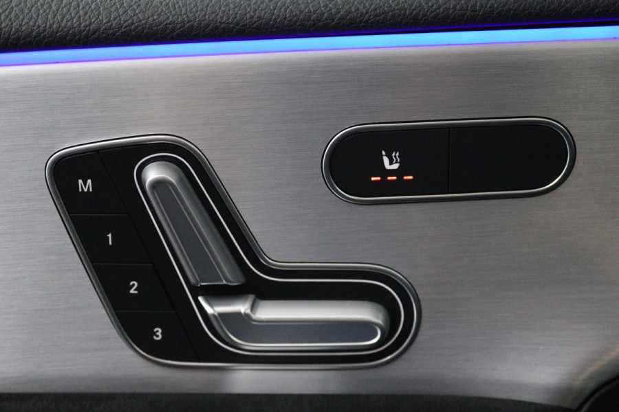 Mercedes-Benz A-Klasse 250 e Business Solution AMG Limited (PANORAMADAK, STOELVERWARMING, SFEERVERLICHTING, ELEKTR STOELEN)