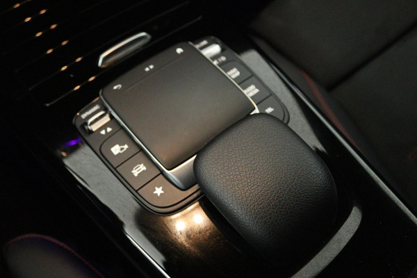 Mercedes-Benz A-Klasse 250 e Business Solution AMG Limited (PANORAMADAK, STOELVERWARMING, SFEERVERLICHTING, ELEKTR STOELEN)