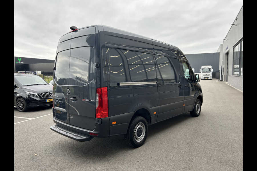 Mercedes-Benz Sprinter 317 CDI L2 H2 MBUX / Camera / Carplay navigatie / Cruise control / Airco Mercedes-Benz Sprinter 317 CDI L2 H2 MBUX / Camera / Carplay navigatie / Cruise control / Airco