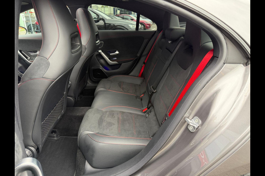 Mercedes-Benz CLA-Klasse AMG 35 4MATIC / panoramadak / facelift