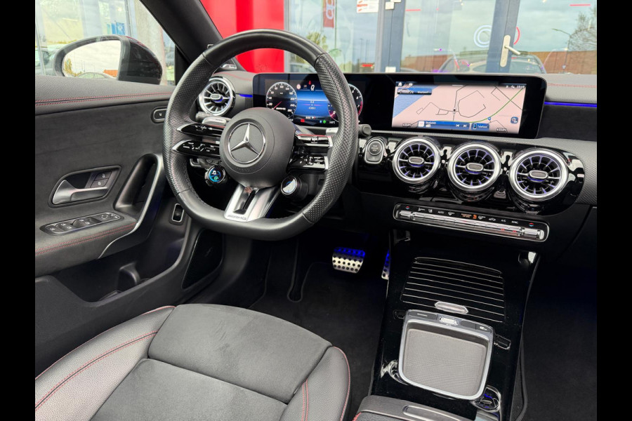 Mercedes-Benz CLA-Klasse AMG 35 4MATIC / panoramadak / facelift