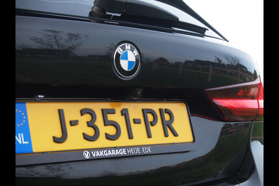 BMW 1-serie 118i Executive Edition | M Sport | Panoramadak | Camera | Schaalstoelen | Apple Carplay | Cruise Control |