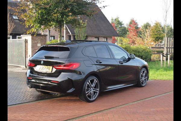 BMW 1-serie 118i Executive Edition | M Sport | Panoramadak | Camera | Schaalstoelen | Apple Carplay | Cruise Control |