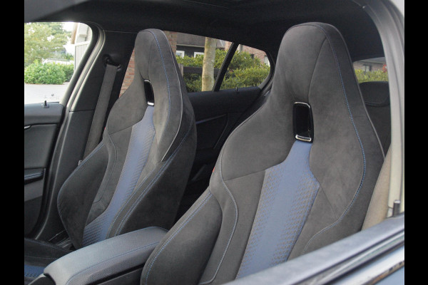 BMW 1-serie 118i Executive Edition | M Sport | Panoramadak | Camera | Schaalstoelen | Apple Carplay | Cruise Control |