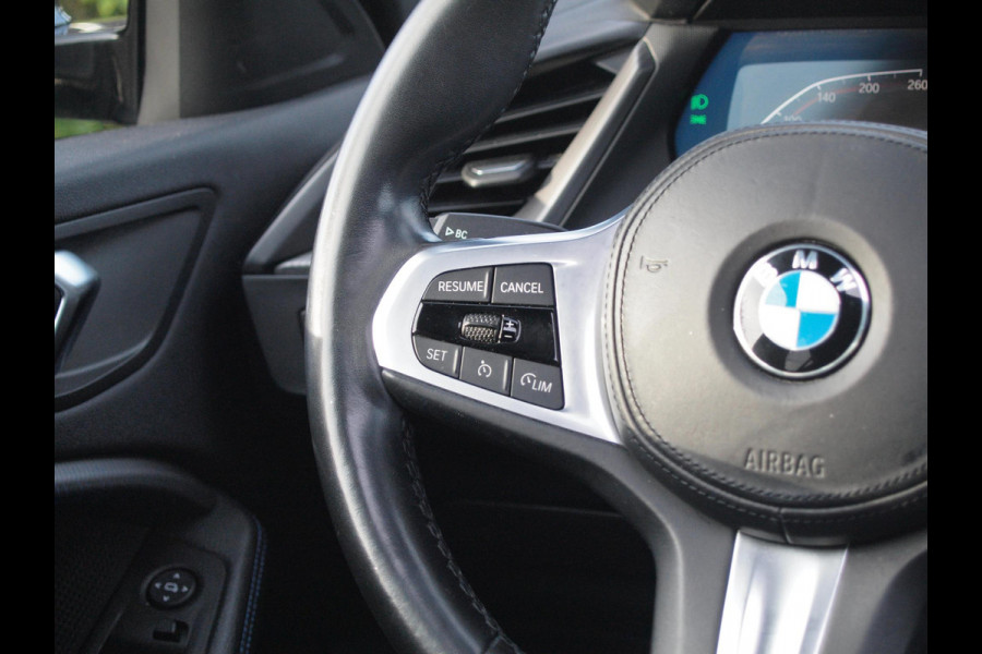 BMW 1-serie 118i Executive Edition | M Sport | Panoramadak | Camera | Schaalstoelen | Apple Carplay | Cruise Control |