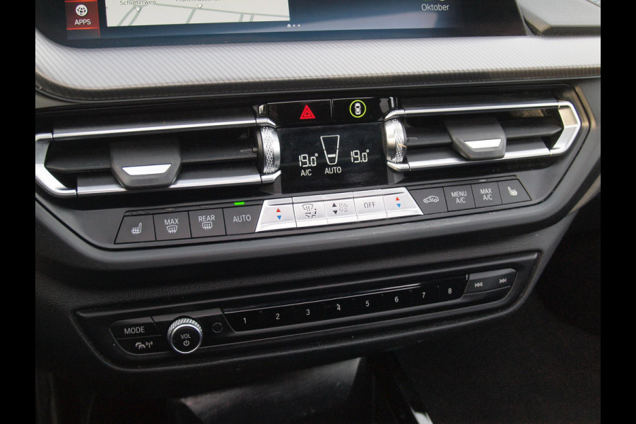 BMW 1-serie 118i Executive Edition | M Sport | Panoramadak | Camera | Schaalstoelen | Apple Carplay | Cruise Control |