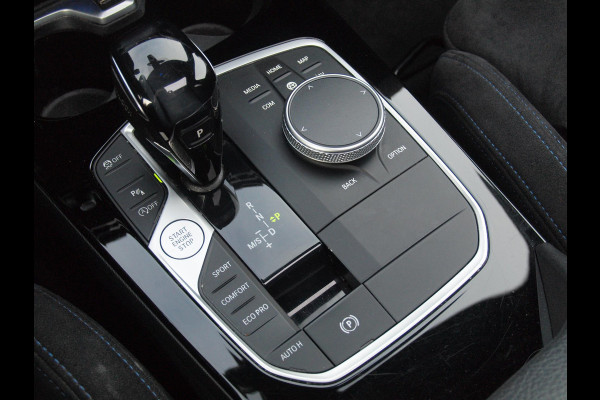 BMW 1-serie 118i Executive Edition | M Sport | Panoramadak | Camera | Schaalstoelen | Apple Carplay | Cruise Control |