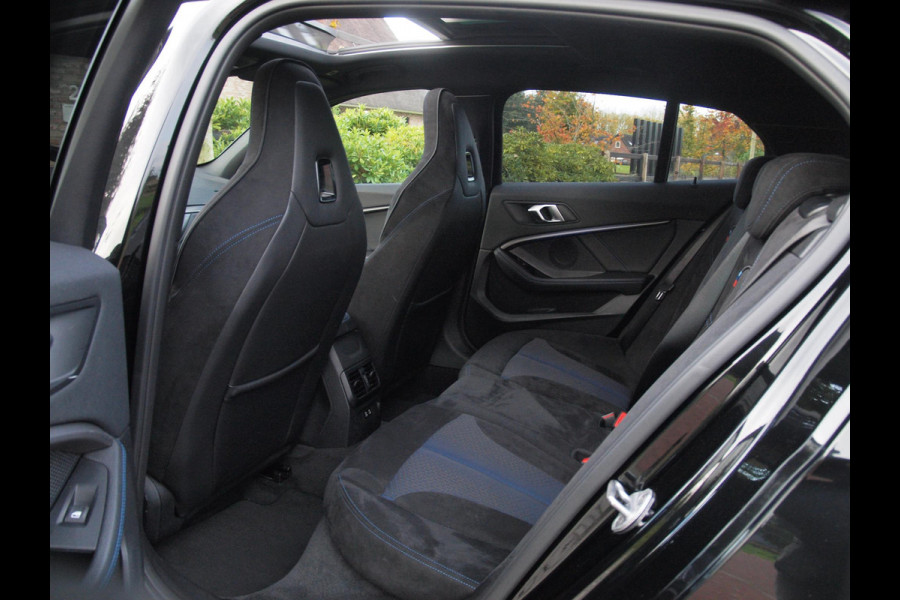 BMW 1-serie 118i Executive Edition | M Sport | Panoramadak | Camera | Schaalstoelen | Apple Carplay | Cruise Control |