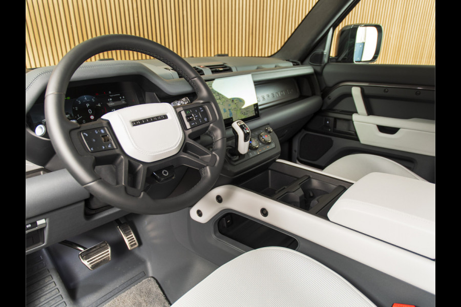 Land Rover Defender 110 4.4 P635 OCTA Edition PANO-20"-MERIDIAN