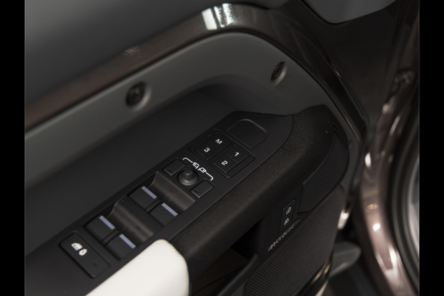 Land Rover Defender 110 4.4 P635 OCTA Edition PANO-20"-MERIDIAN