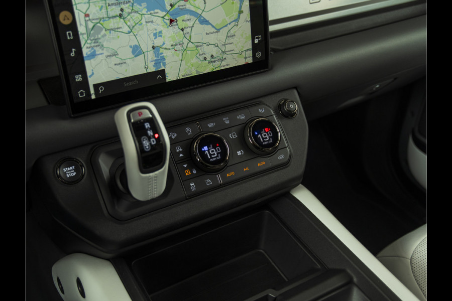 Land Rover Defender 110 4.4 P635 OCTA Edition PANO-20"-MERIDIAN
