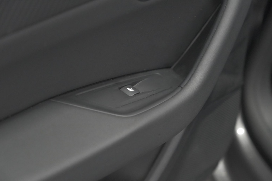 Peugeot 508 SW PureTech 130 EAT8 Allure Pack | Camera | Adaptieve Cruise Control | Dodehoekdetectie Peugeot 508 SW PureTech 130 EAT8 Allure Pack | Camera | Adaptieve Cruise Control | Dodehoekdetectie