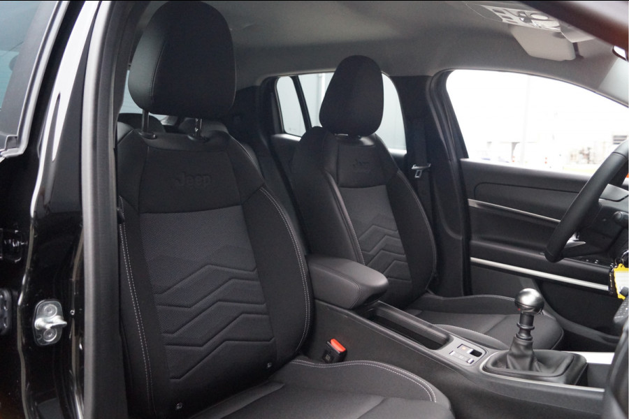 Jeep Avenger 1.2 Altitude | Stoelverwarming | Parkeersensoren voor en achter | Apple/Android CarPlay