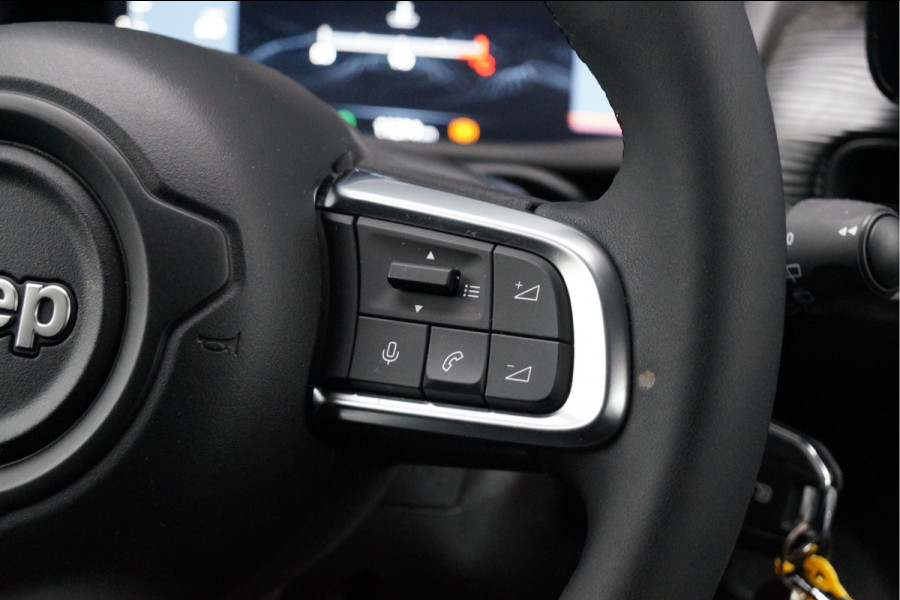 Jeep Avenger 1.2 Altitude | Stoelverwarming | Parkeersensoren voor en achter | Apple/Android CarPlay