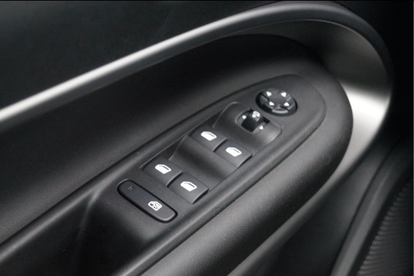 Jeep Avenger 1.2 Altitude | Stoelverwarming | Parkeersensoren voor en achter | Apple/Android CarPlay