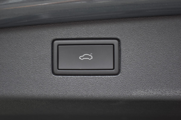 Volkswagen Tiguan 1.5 eTSI 150PK DSG ELEGANCE LEDER | 360° CAMERA | TREKHAAK