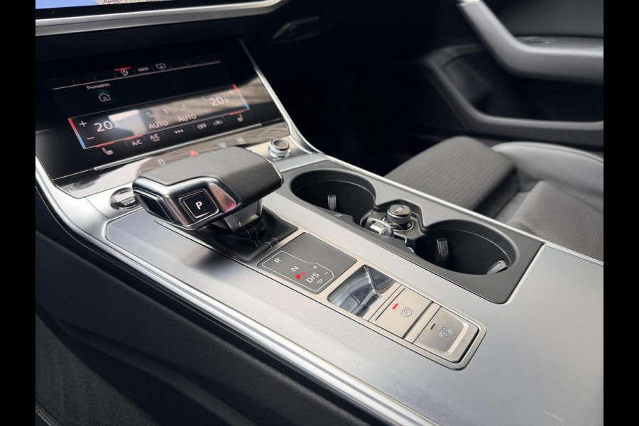Audi A6 Avant 40 TFSI S edition Competition Automaat | Panoramadak | Trekhaak elektrisch uitklapbaar | Stoelverwarming | Afgevlakt stuur Audi A6 Avant 40 TFSI S edition Competition Automaat | Panoramadak | Trekhaak elektrisch uitklapbaar | Stoelverwarming | Afgevlakt stuur