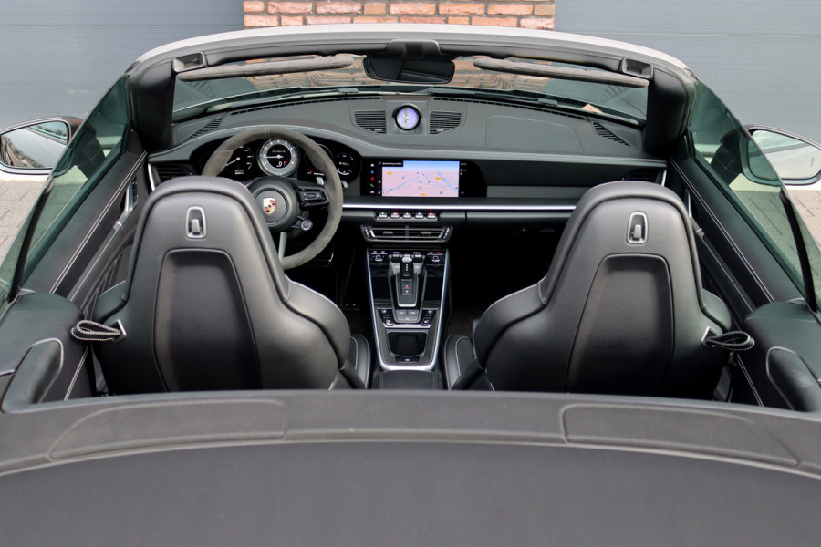 Porsche 911 992 Cabrio 3.8 Turbo S | Keramisch | Vierwielbesturing | Burmester High End | Adaptive Cruise Control | Liftsysteem | Sport Chrono | 18-wegs Memory | PASM | Sportuitlaat |