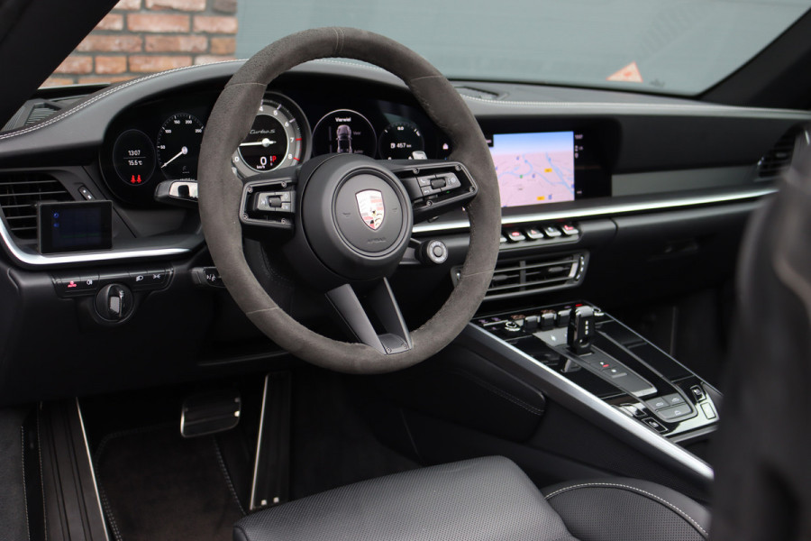 Porsche 911 992 Cabrio 3.8 Turbo S | Keramisch | Vierwielbesturing | Burmester High End | Adaptive Cruise Control | Liftsysteem | Sport Chrono | 18-wegs Memory | PASM | Sportuitlaat |