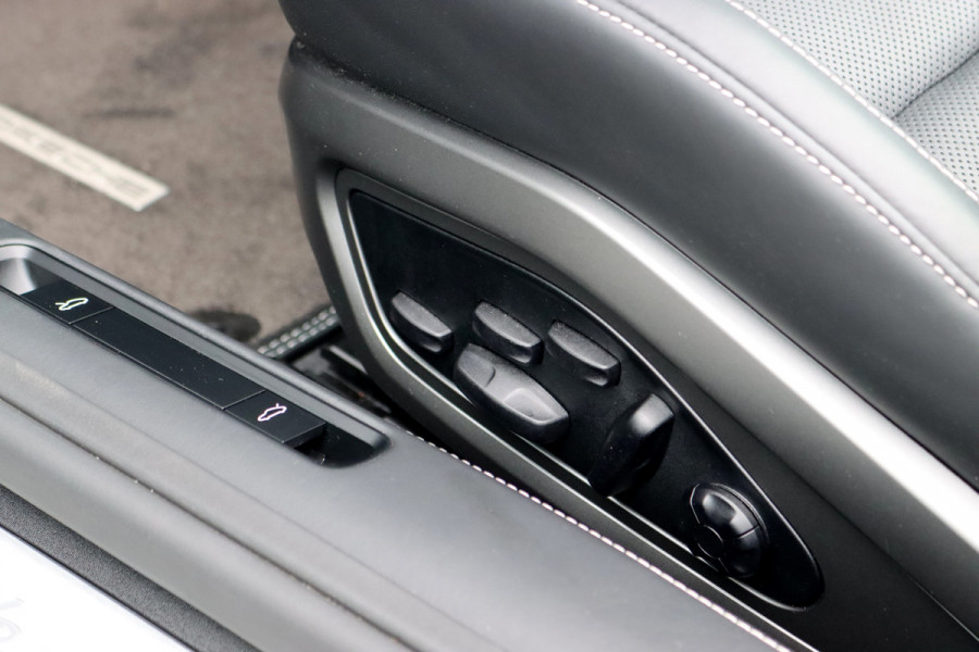 Porsche 911 992 Cabrio 3.8 Turbo S | Keramisch | Vierwielbesturing | Burmester High End | Adaptive Cruise Control | Liftsysteem | Sport Chrono | 18-wegs Memory | PASM | Sportuitlaat |